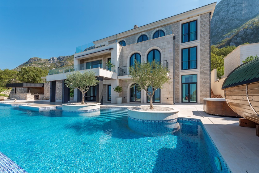 installation of Villa Tudor by Metrum Project