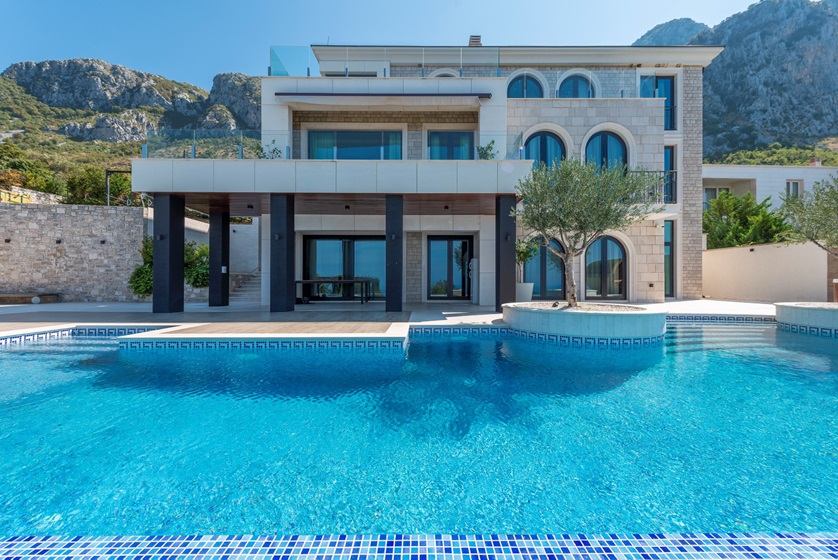 installation of Villa Tudor by Metrum Project