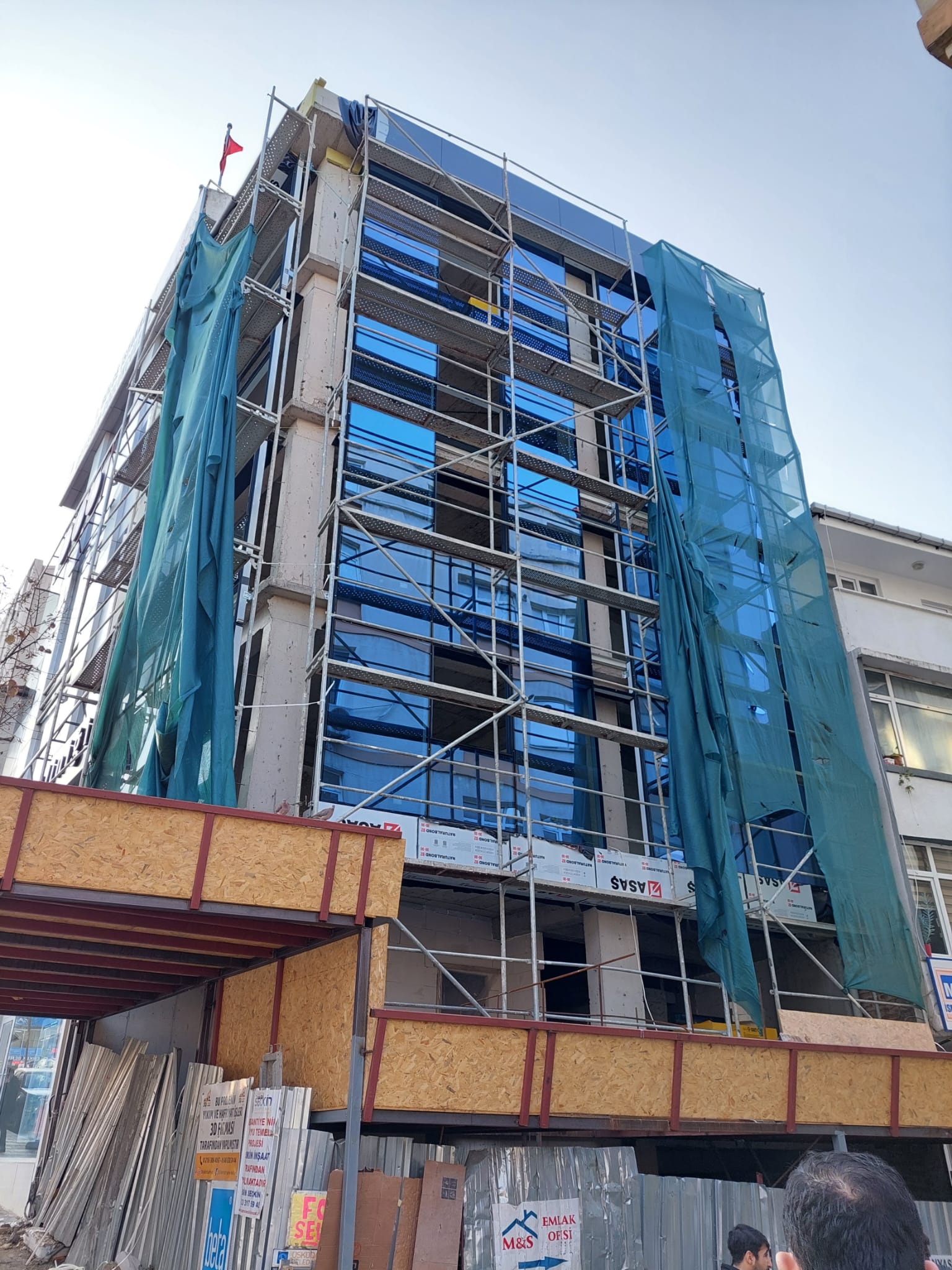 installation of Uskudar Business Center by Metrum Project