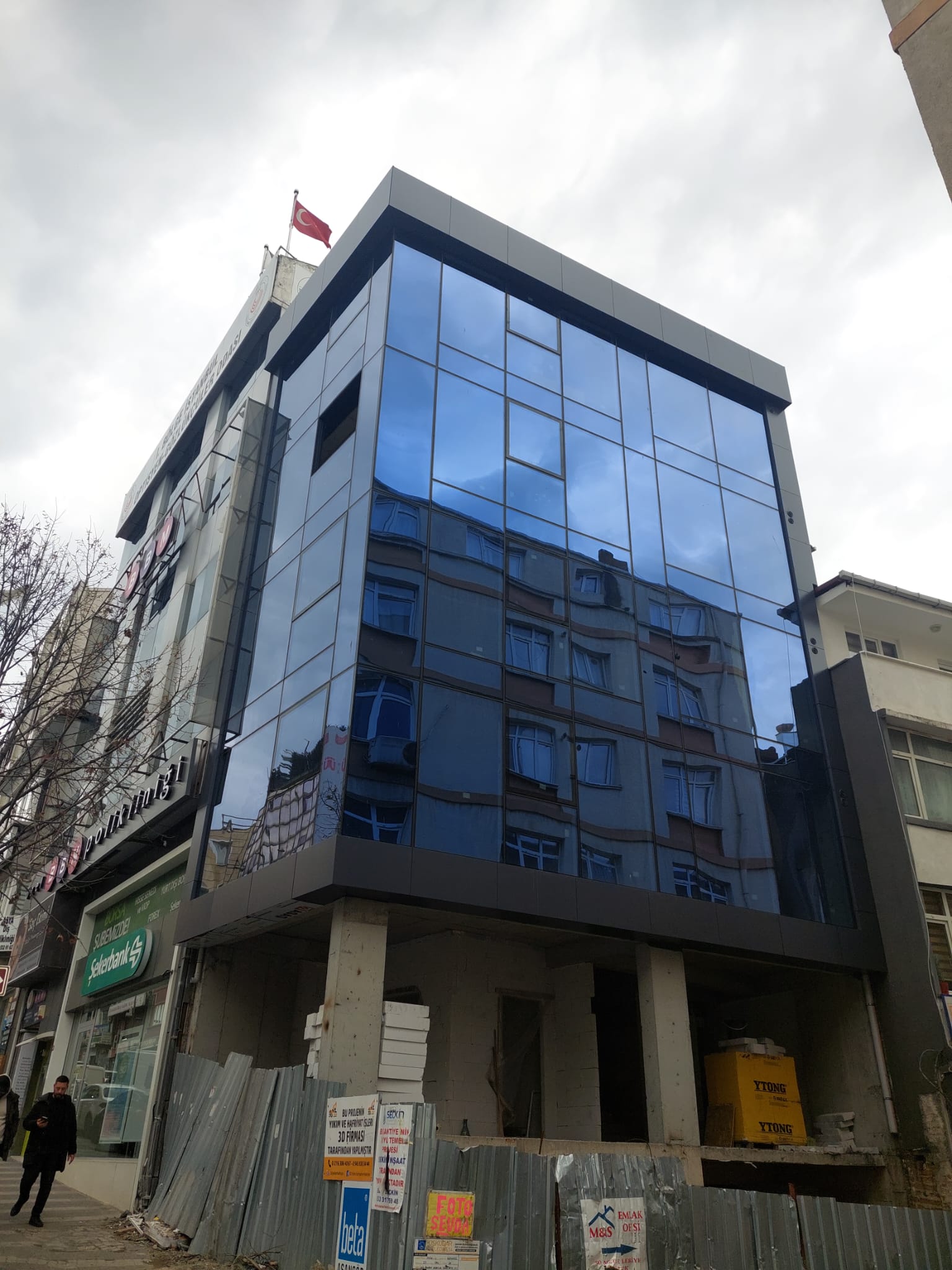 installation of Uskudar Business Center by Metrum Project